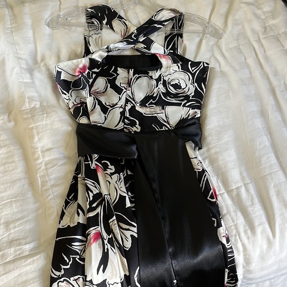 White House Black Market size 0 100% Silk - Picture 2 of 4